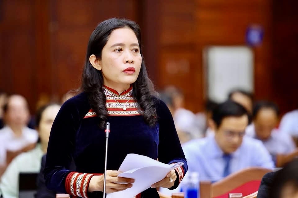 Bà Lê Thị Thanh Xuân, Giám đốc Sở Giáo dục và Đào tạo tỉnh Đắk Lắk khẳng định việc điều chỉnh sẽ được thực hiện theo hướng bảo đảm tối đa quyền lợi của học sinh. Ảnh: Thanh Nga.