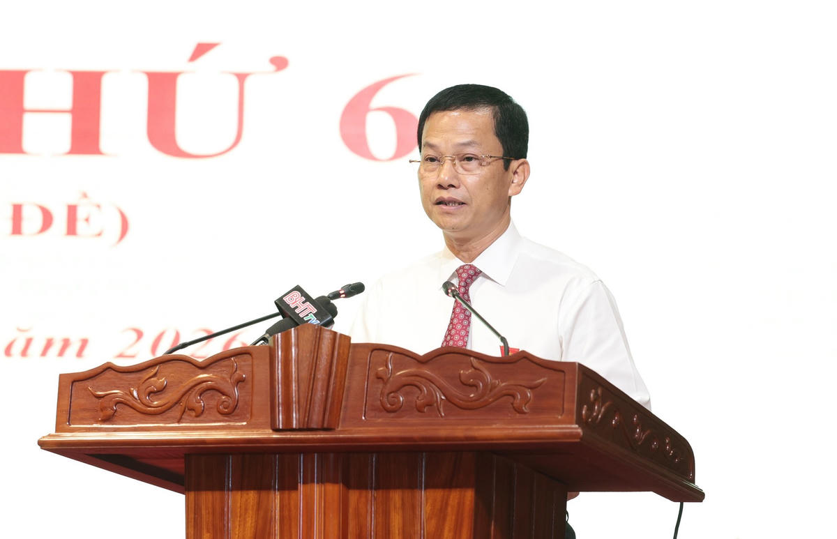 Tân Phó Chủ tịch UBND tỉnh Hà Tĩnh Nguyễn Trọng Hiếu phát biểu nhận nhiệm vụ. Ảnh: BHT.