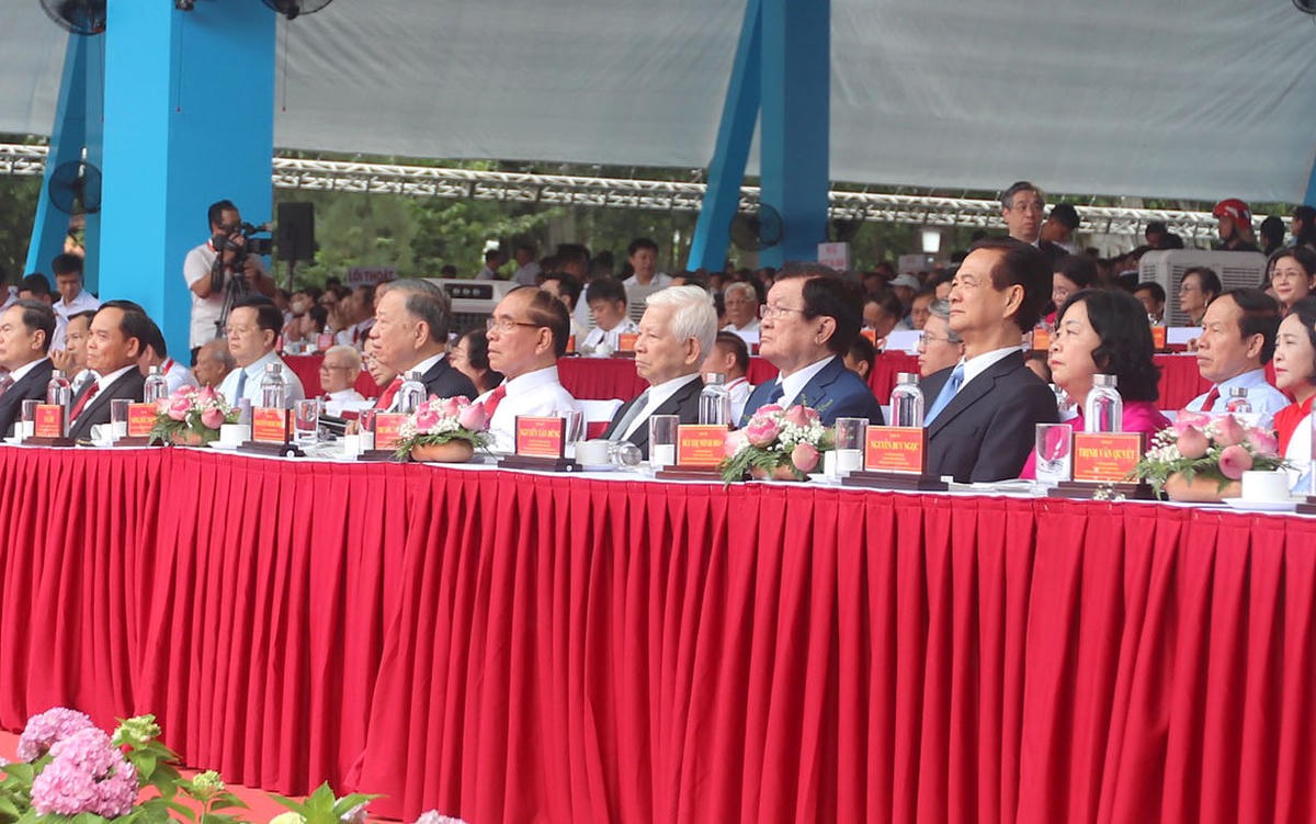 Bà Bùi Thị Minh Hoài - Ủy viên Bộ Chính trị, Bí thư Trung ương Đảng, Chủ tịch Uỷ ban TƯ MTTQ Việt Nam cũng các lãnh đạo Đảng, Nhà nước dự lễ kỷ niệm. Ảnh: BTC.