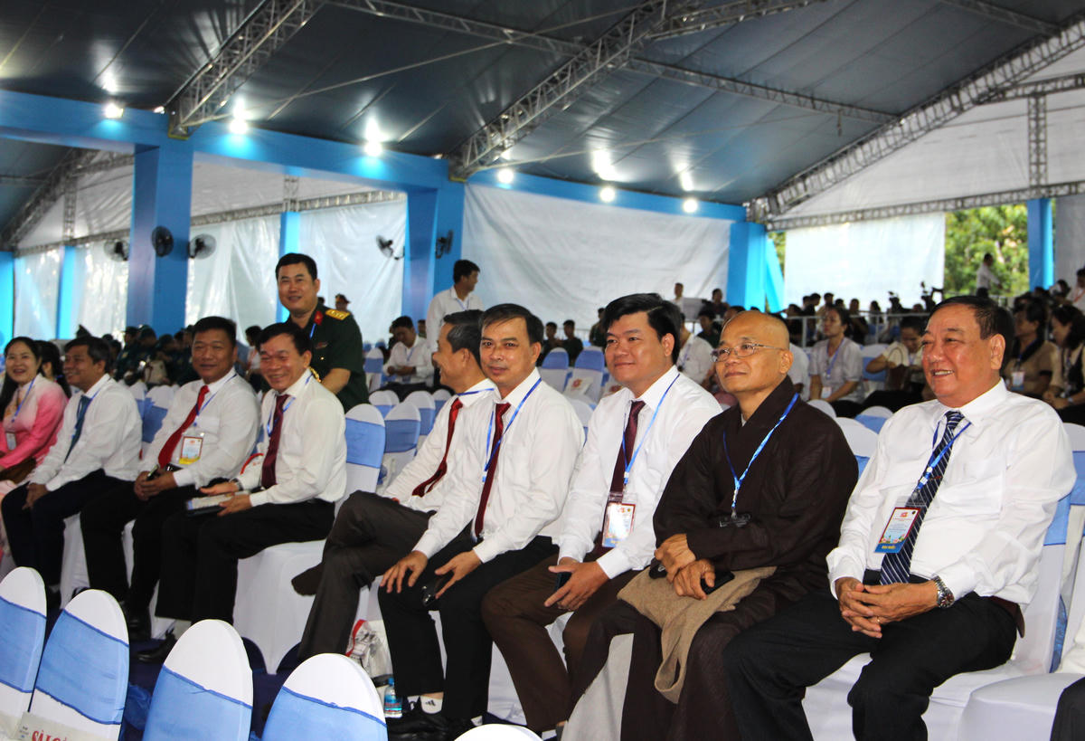 Các đại biểu đến từ các tầng lớp nhân dân, các tôn giáo có mặt từ rất sớm.
