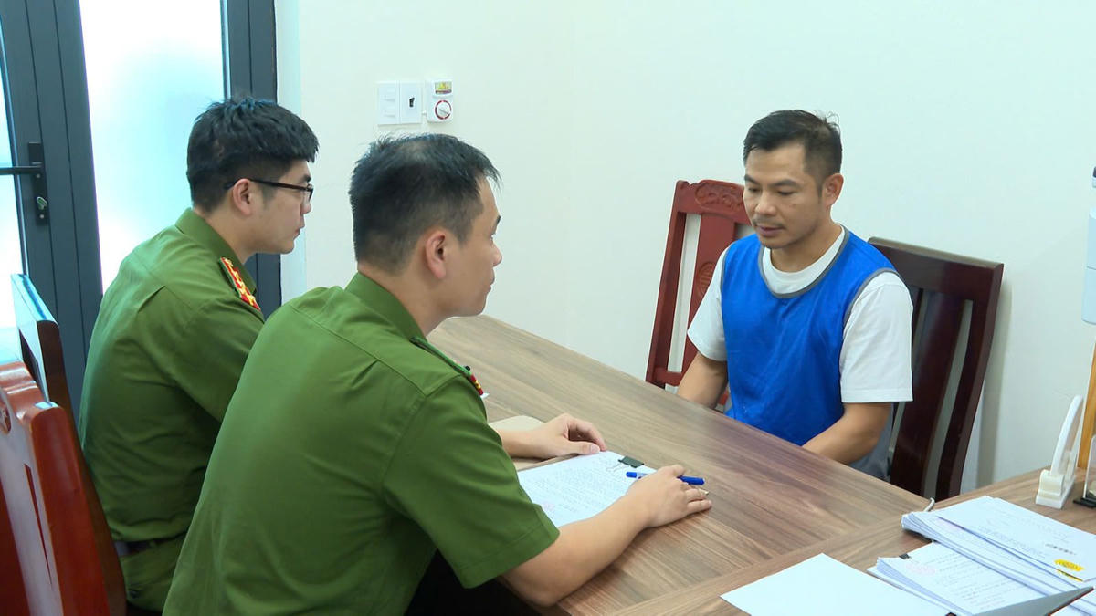 Trịnh Quang Chung tại cơ quan điều tra. Ảnh: CATH