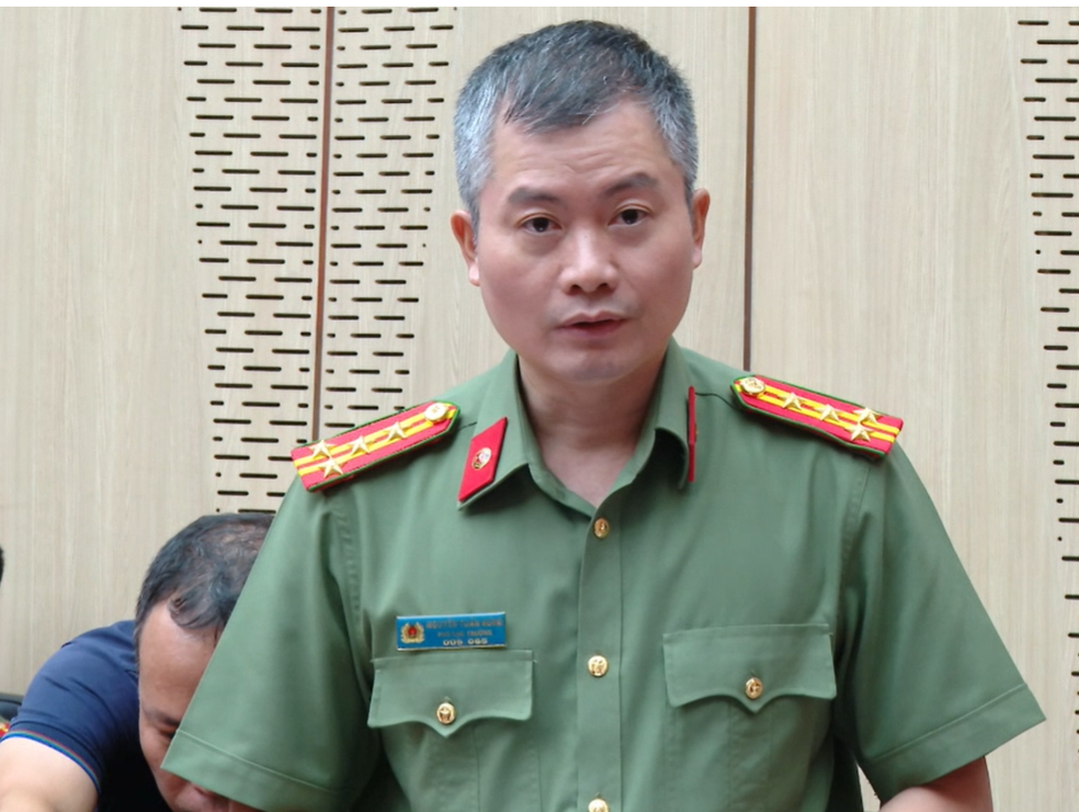Đại tá Nguyễn Tuấn Hưng, Phó Cục trưởng Cục An ninh điều tra Bộ Công an tại Họp báo.