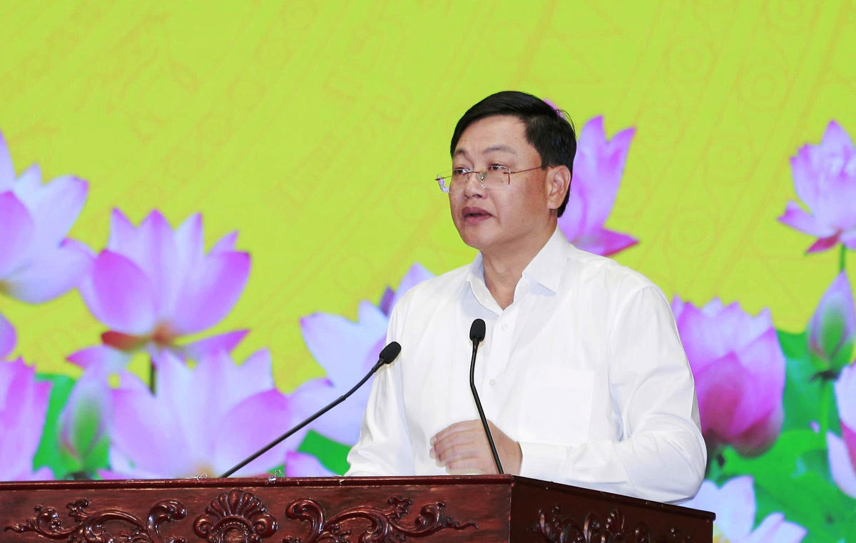 Ông Mai Xuân Liêm, Phó Chủ tịch Thường trực UBND tỉnh Thanh Hóa thông tin tình hình kinh tế - xã hội của tỉnh trong 6 tháng đầu năm 2026.