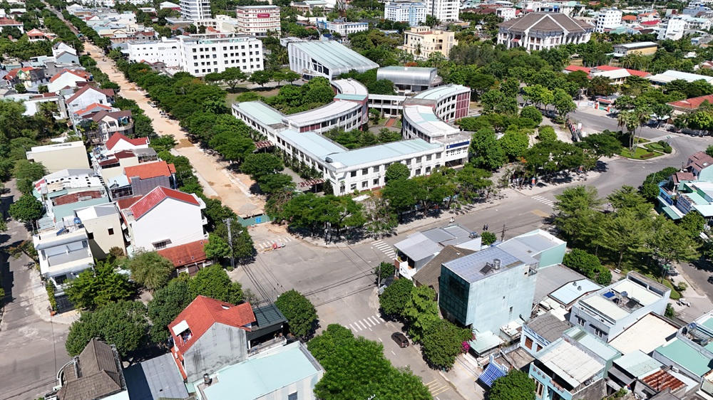 Toàn tuyến tại Dự án cống ngầm đường Trưng Nữ Vương . Ảnh: NT.