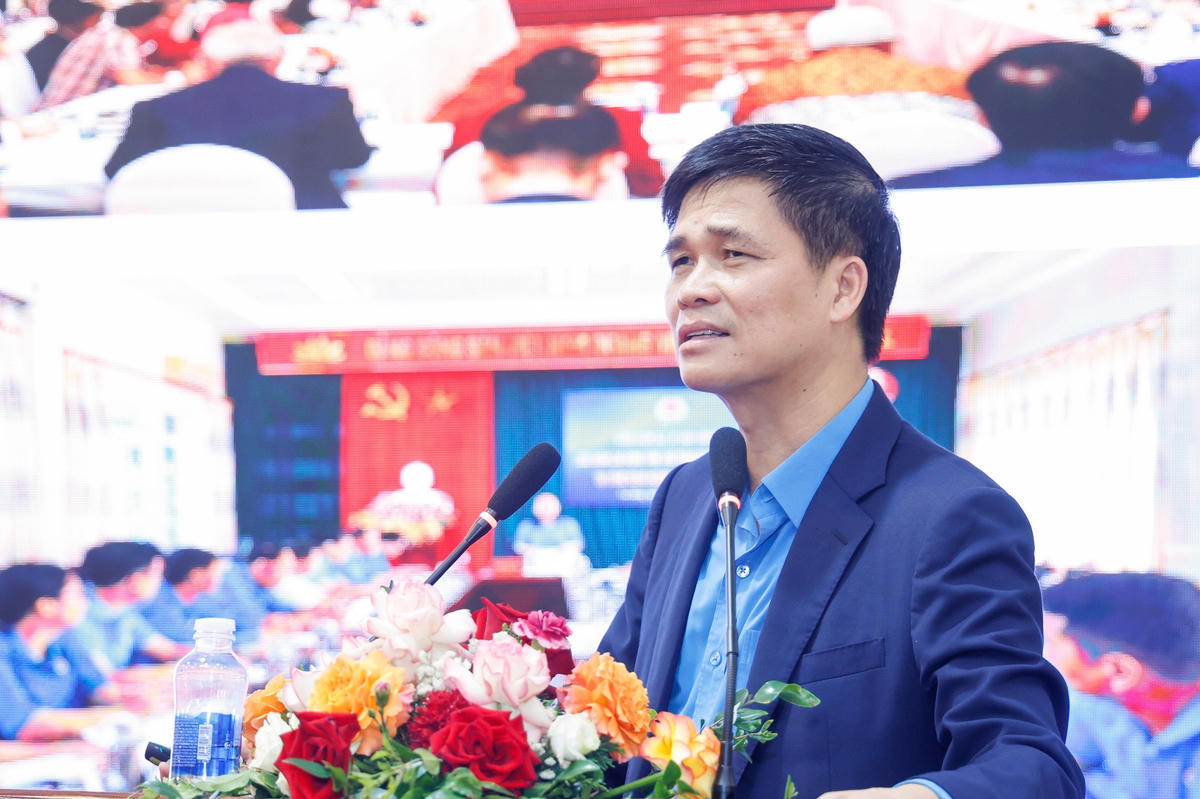 Ông Ngọ Quy Hiểu, Phó chủ tịch Tổng LĐLĐ Việt Nam tại hội nghị quán triệt. Ảnh: Quang Vinh