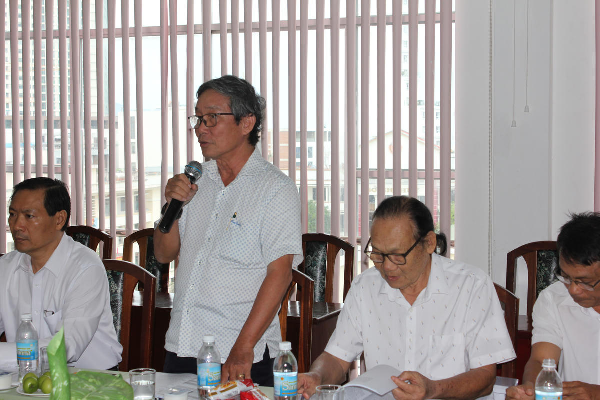 Đại biểu góp ý tại hội nghị.