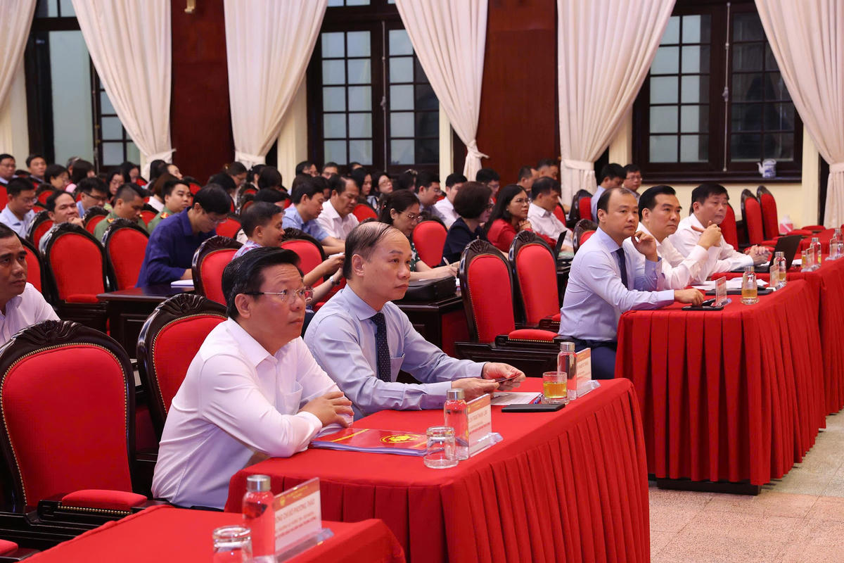 Các đại biểu dự hội nghị.
