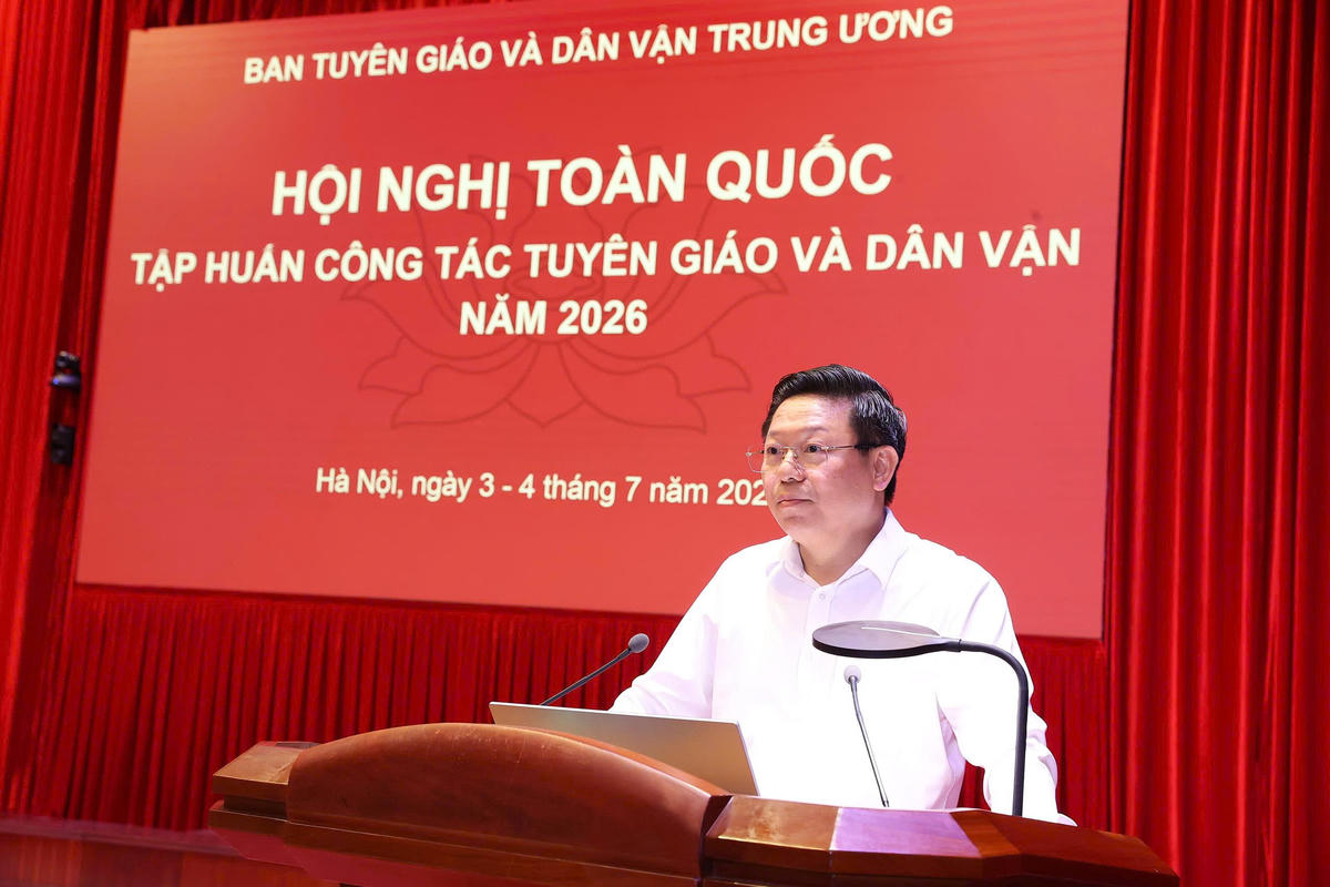 Ủy viên Trung ương Đảng, Phó Trưởng Ban Tuyên giáo và Dân vận Trung ương Trần Thanh Lâm, trình bày chuyên đề: Phát huy vai trò của báo chí, xuất bản trong công tác tuyên truyền thực hiện thắng lợi Nghị quyết Đại hội XIV của Đảng và Nghị quyết Đại hội Đảng các cấp.