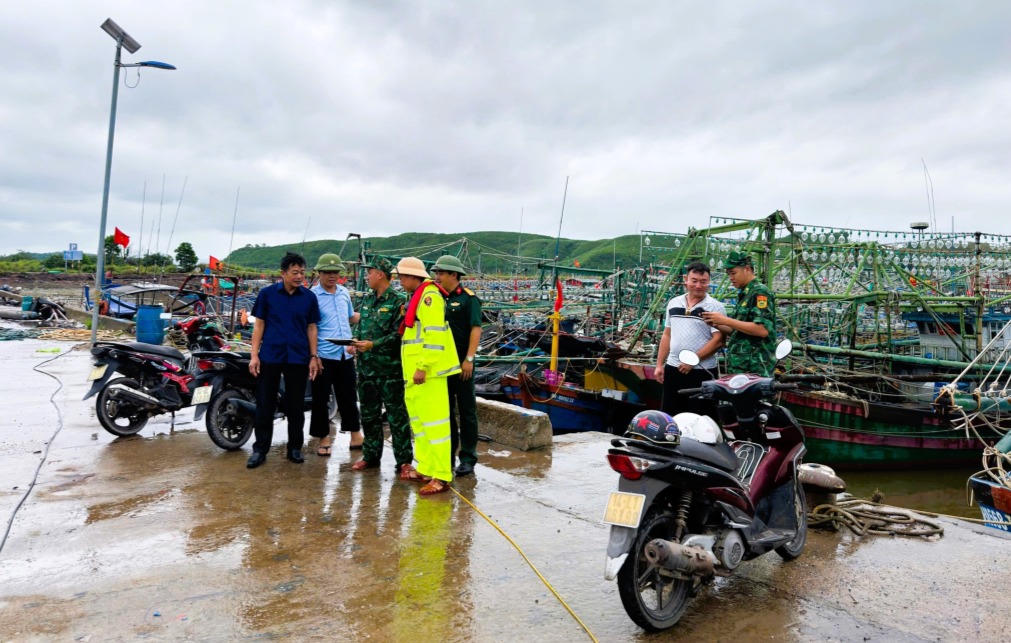 Quảng Ninh: Chủ động ứng phó bão số 1, đưa khách du lịch về bờ an toàn