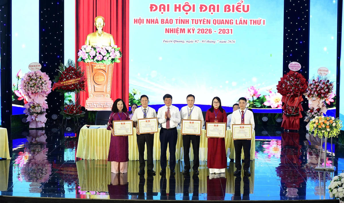 Khen thưởng tại Đại hội.