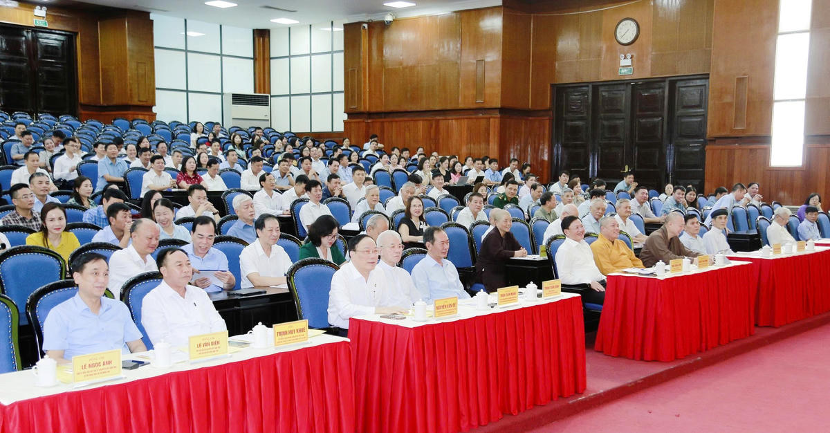 Các đại biểu tham dự hội nghị.