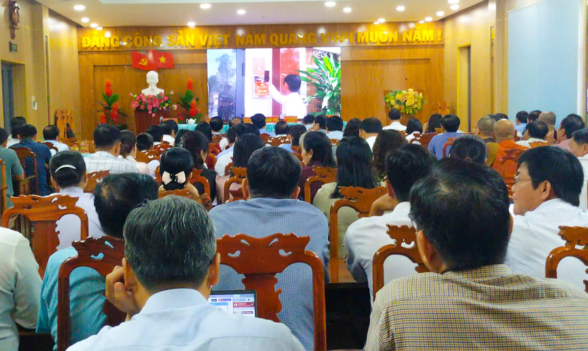 Quang cảnh hội nghị. Ảnh Mai Thành 