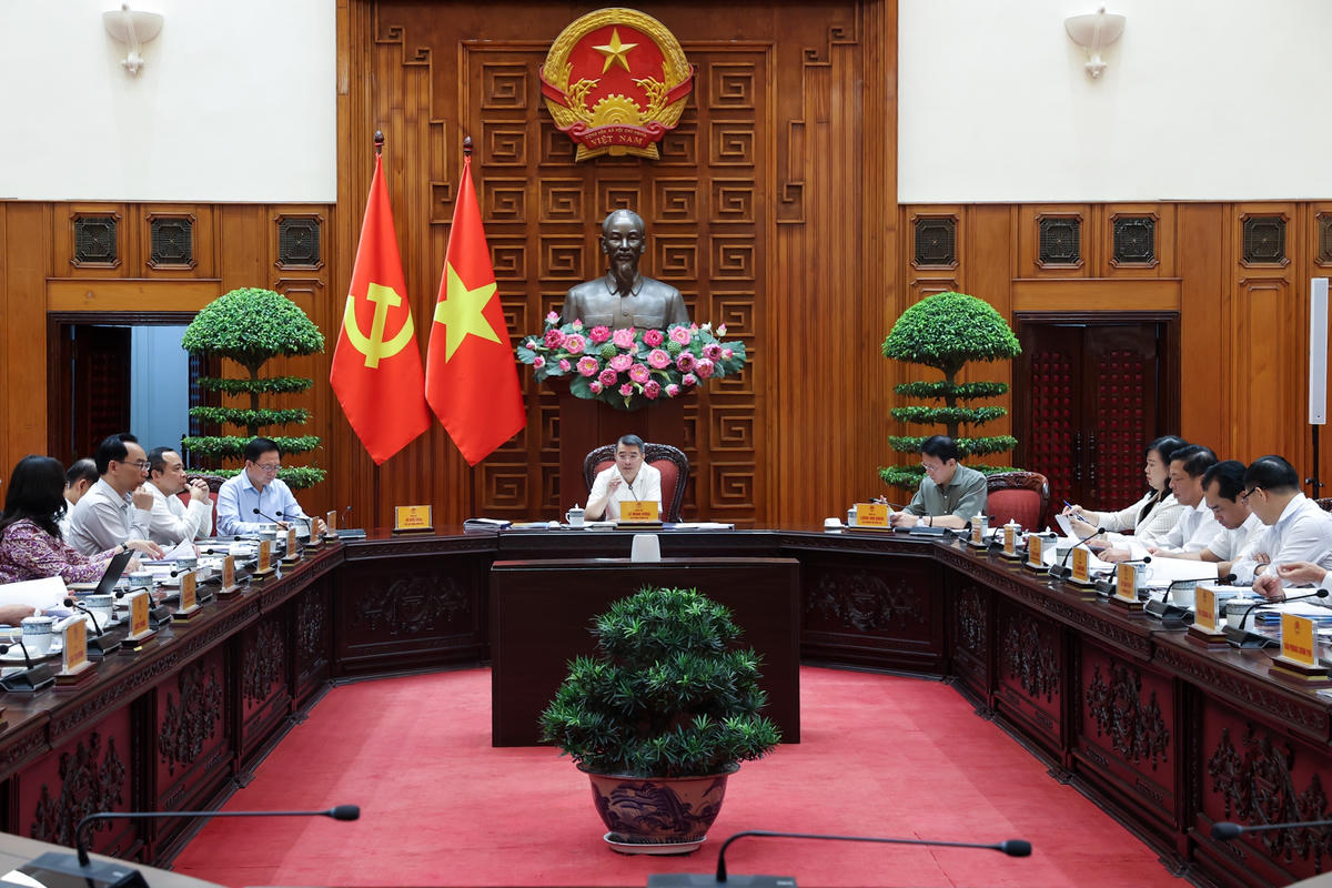 Thủ tướng Chính phủ Lê Minh Hưng chủ trì làm việc với Bộ Công an, Bộ Khoa học và Công nghệ, các bộ, cơ quan liên quan về Khung Kiến trúc tổng thể quốc gia số - Ảnh: Nhật Bắc