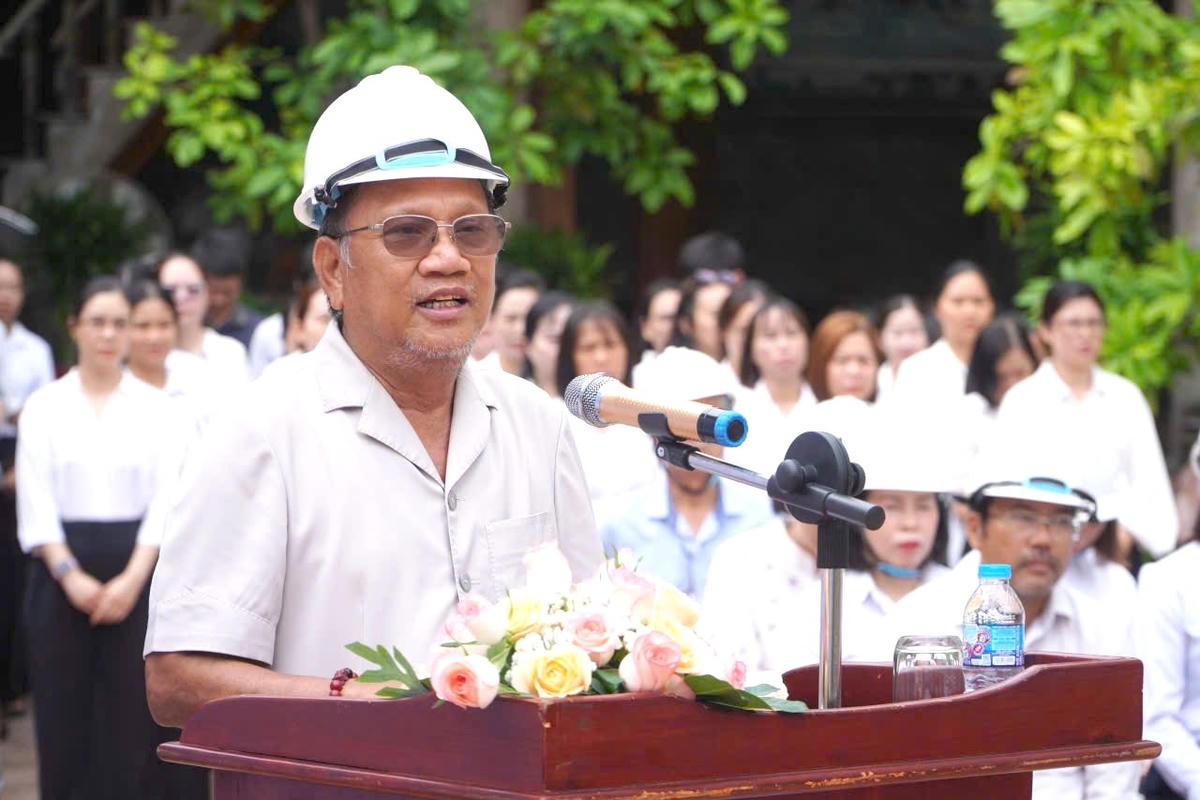 Ông Hoàng Đức Thảo, Chủ tịch HĐQT, Tổng Giám đốc Busadco yêu cầu các đơn vị triển khai thi công đúng quy trình kỹ thuật, bảo đảm chất lượng, tiến độ, an toàn lao động và vệ sinh môi trường. Ảnh: MC