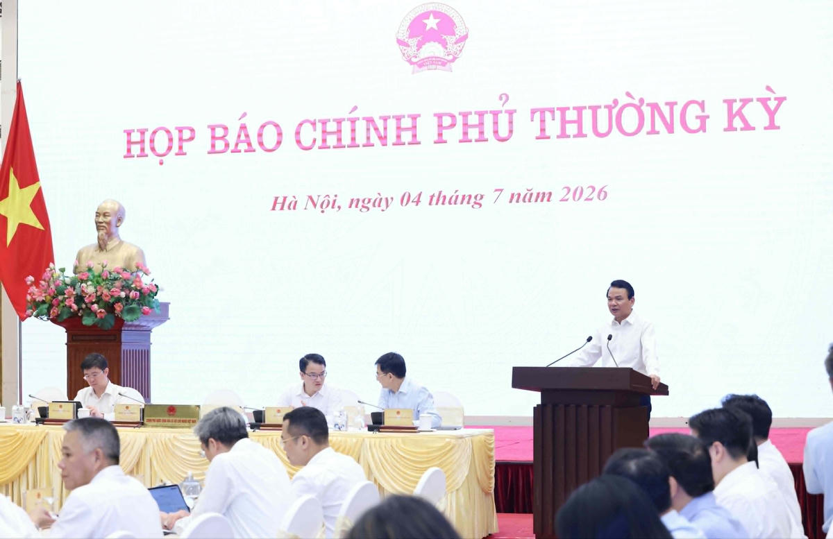 Bộ trưởng, Chủ nhiệm Văn phòng Chính phủ Đặng Xuân Phong thông tin về tình hình kinh tế - xã hội tháng 6 và 6 tháng năm 2026 - Ảnh: VGP
