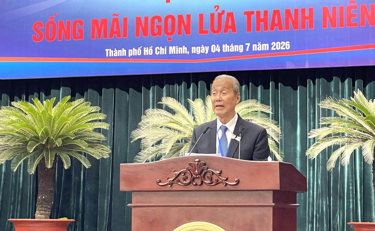 Ông Nguyễn Hữu Châu, Phó Chủ nhiệm thường trực câu lạc bộ Truyền thống kháng chiến Đoàn thanh niên các cơ quan Trung ương Cục miền Nam phát biểu tại toạ đàm. Ảnh: Đ.Xá.