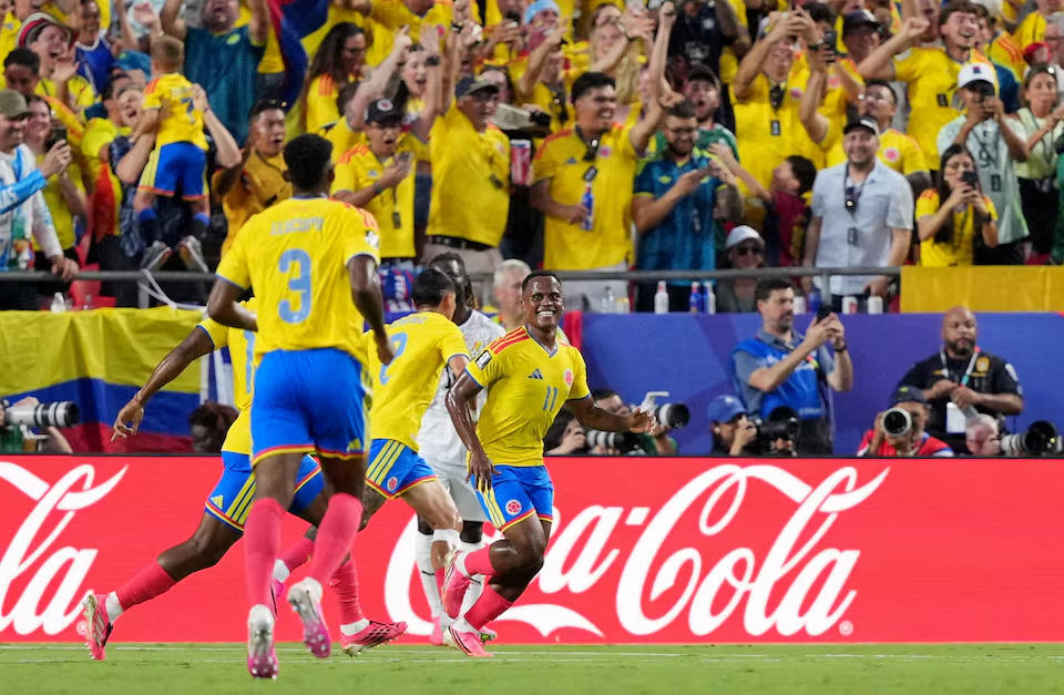 Jhon Arias của Colombia ăn mừng bàn thắng đầu tiên. Nguồn: Reuters.