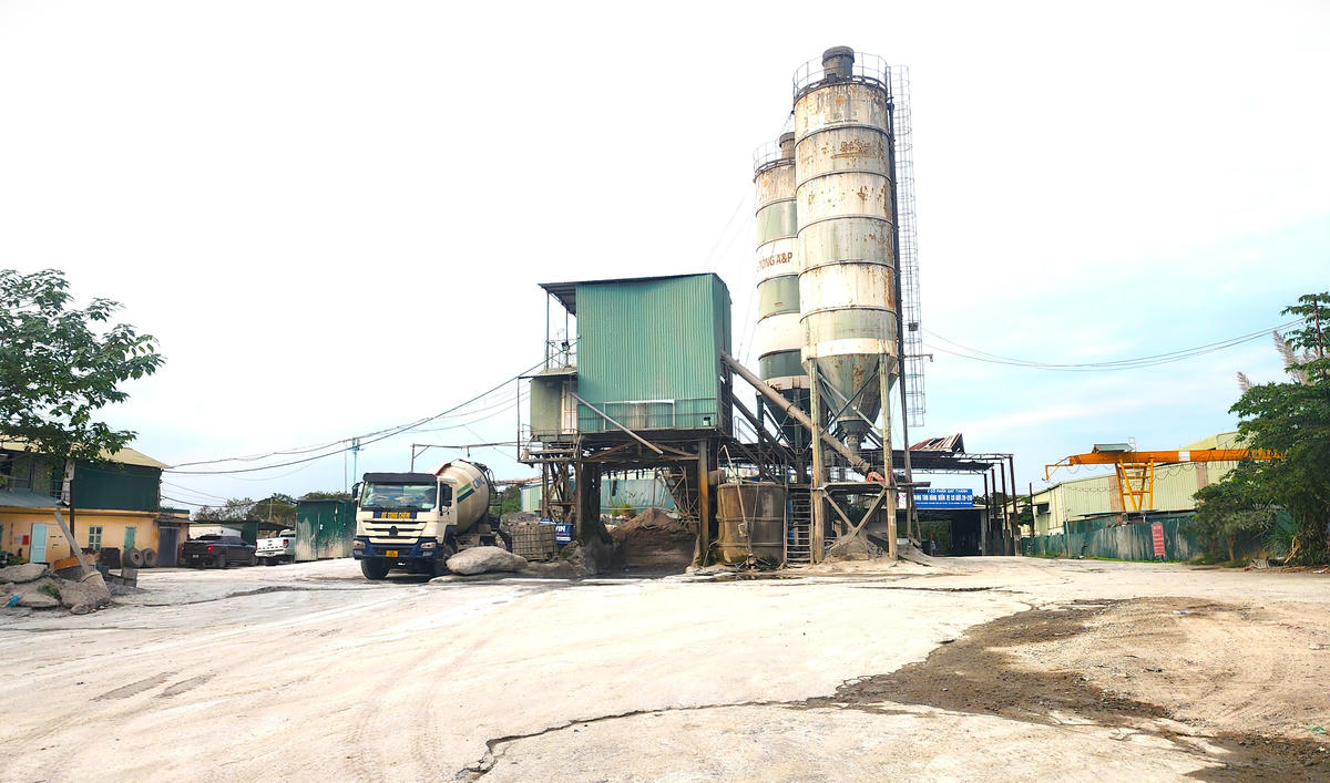 Hà Nội kiên quyết dẹp bỏ các bến bãi, trạm trộn vi phạm pháp luật về đê điều. Ảnh: K.H.