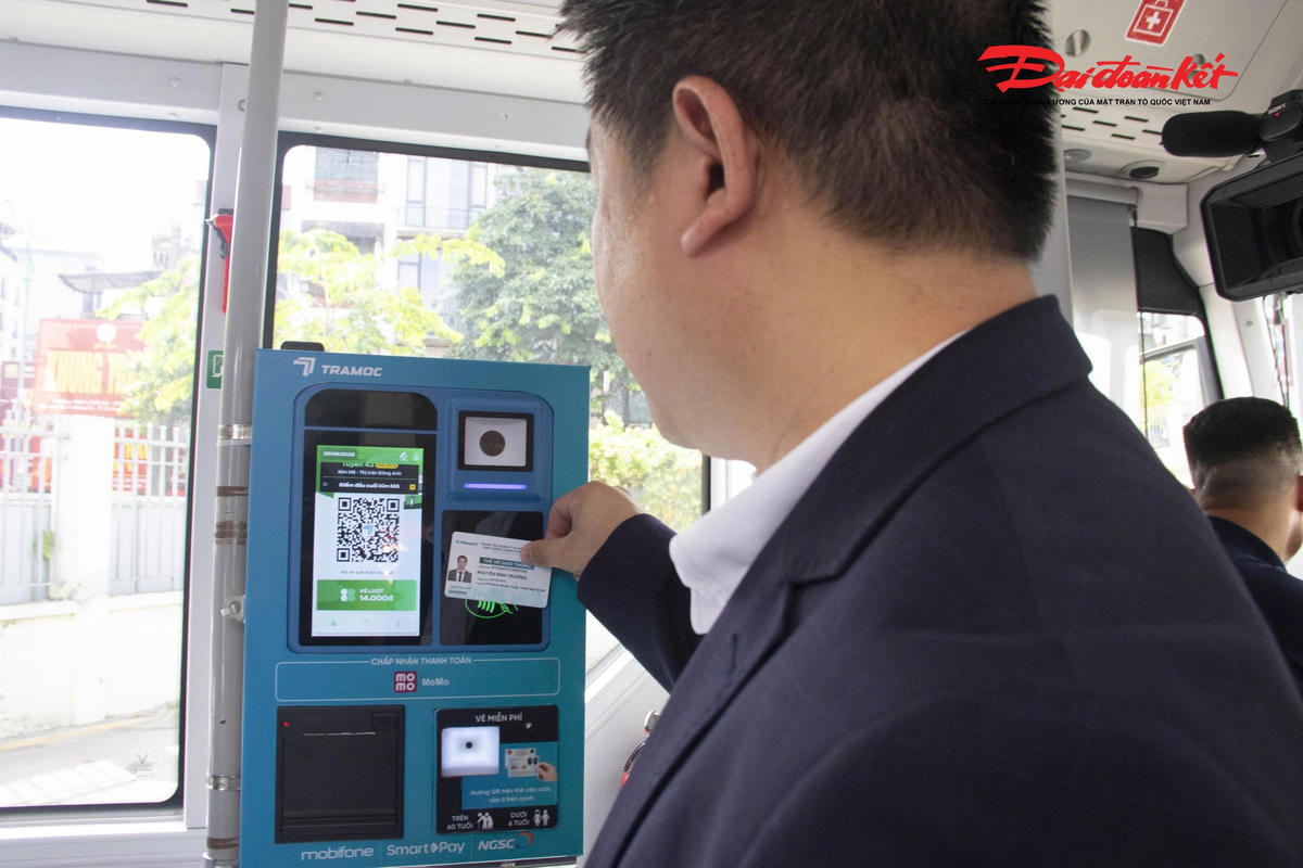 Người dân có thể đăng ký trực tuyến cấp thẻ buýt điện tử vật lý gắn chip miễn phí từ ngày 6/7/2026.