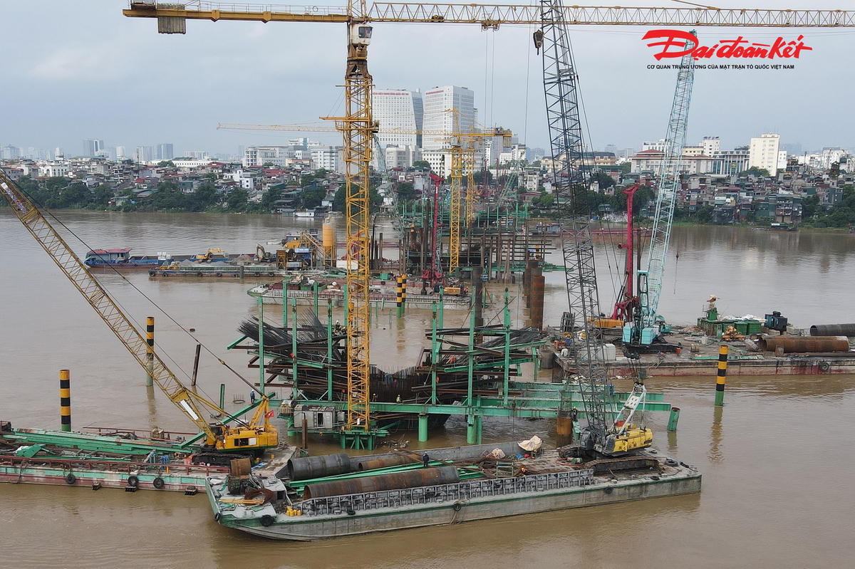 Khi đưa vào khai thác, cầu Trần Hưng Đạo sẽ kết nối khu vực trung tâm Hà Nội với phía Đông thành phố, góp phần giảm áp lực cho các cầu Chương Dương, Long Biên và Vĩnh Tuy, đồng thời tạo động lực phát triển không gian đô thị hai bên sông Hồng.