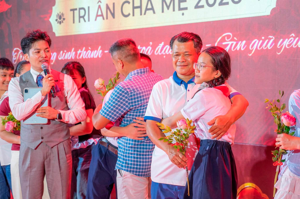 Đà Nẵng: Chương trình tri ân cha mẹ tại Phố đi bộ Bạch Đằng