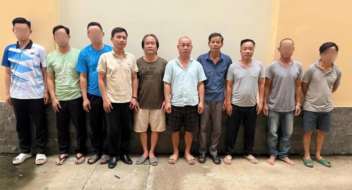 Các đối tượng trong một đường dây cá độ bóng đá bị cơ quan Công an TP Đà Nẵng bắt giữ.