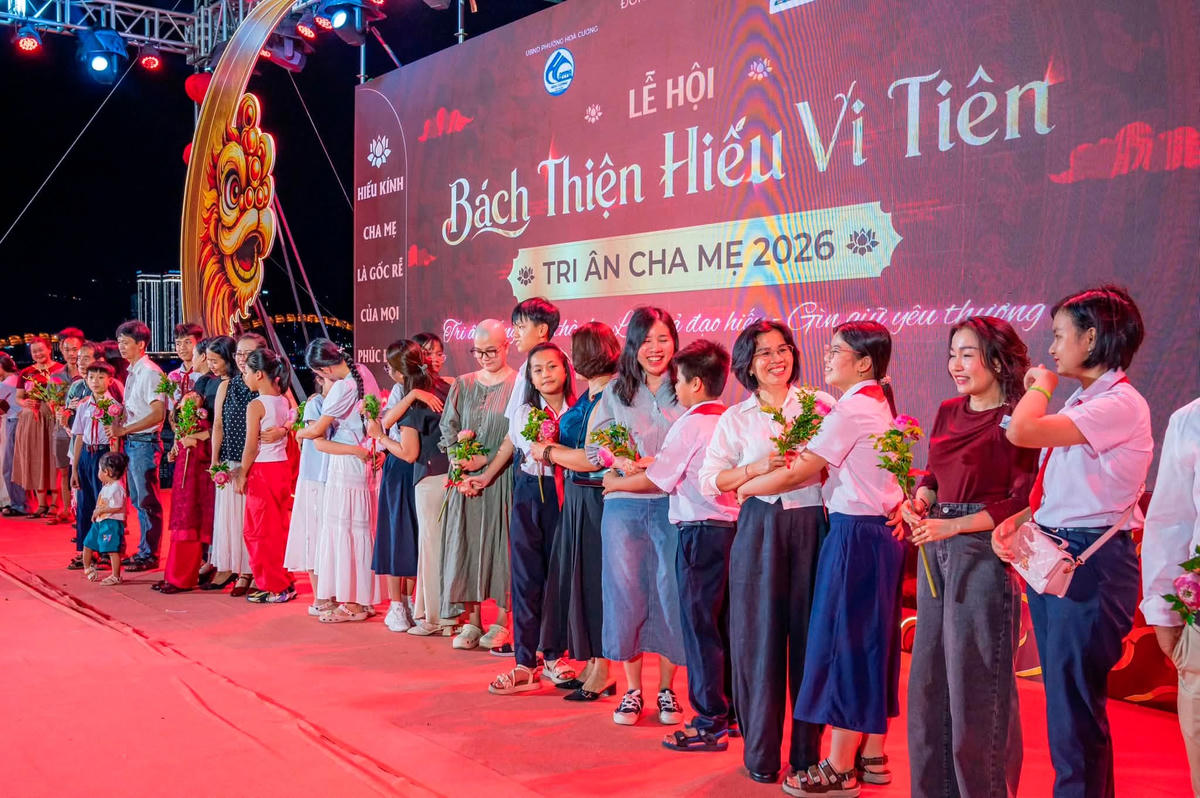 Đà Nẵng: Chương trình tri ân cha mẹ tại Phố đi bộ Bạch Đằng