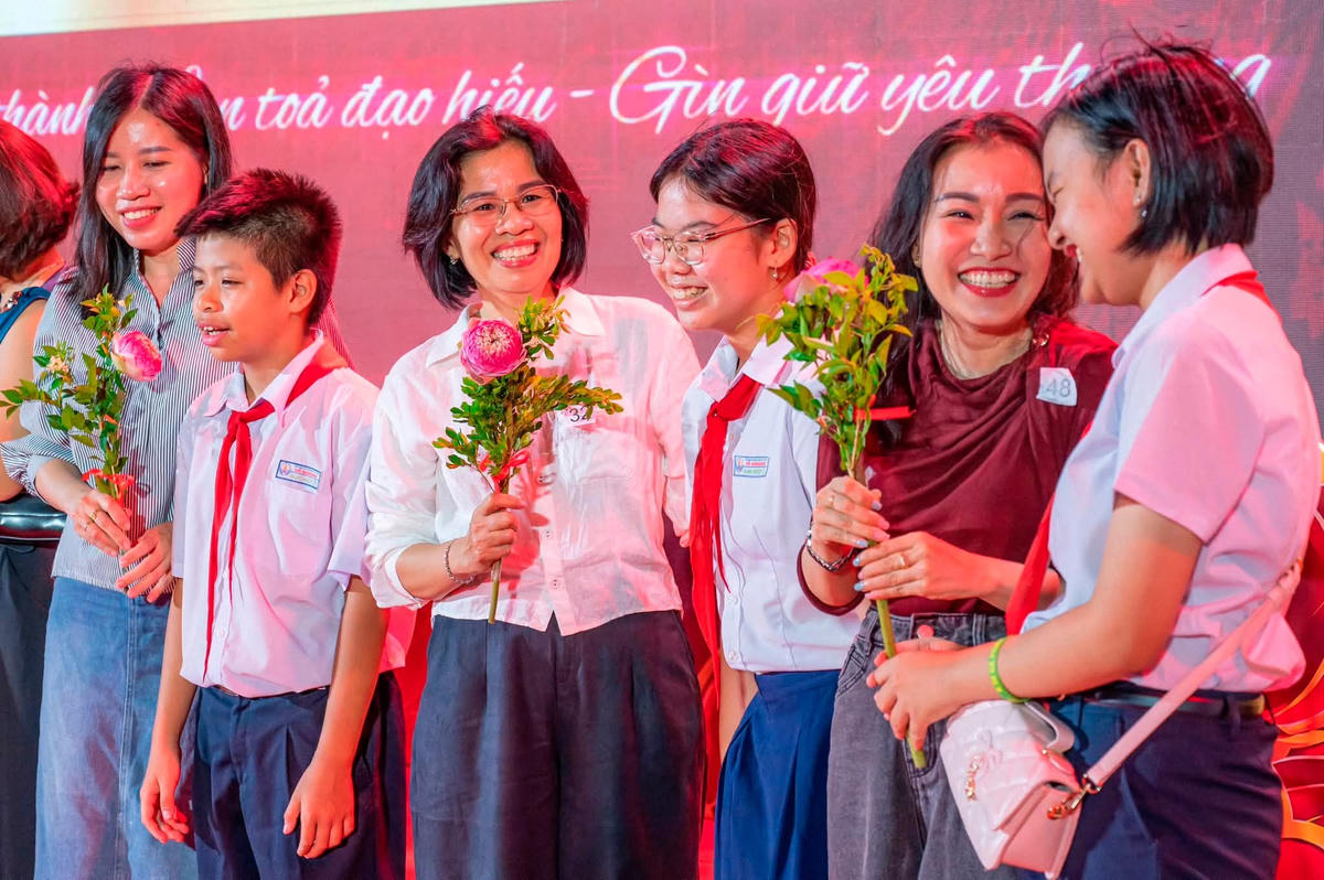 Đà Nẵng: Chương trình tri ân cha mẹ tại Phố đi bộ Bạch Đằng