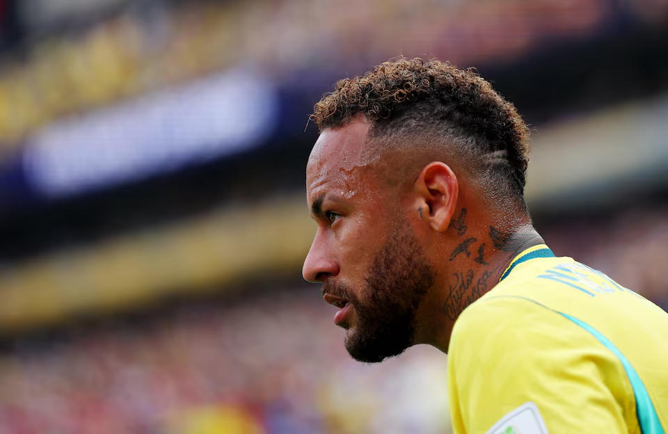 Neymar Jr. của Brazil bật khóc sau trận đấu khi Brazil bị loại khỏi World Cup. Nguồn: Reuters. 