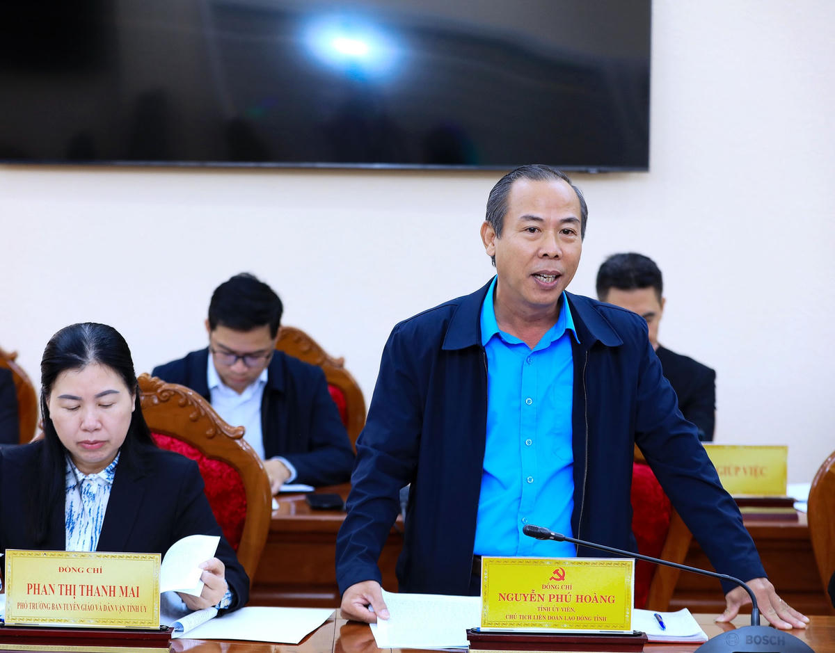 Ông Nguyễn Phú Hoàng, Chủ tịch Liên đoàn Lao động tỉnh Lâm Đồng đề nghị cần tăng cường vai trò của cơ sở trong thực hiện dân chủ.