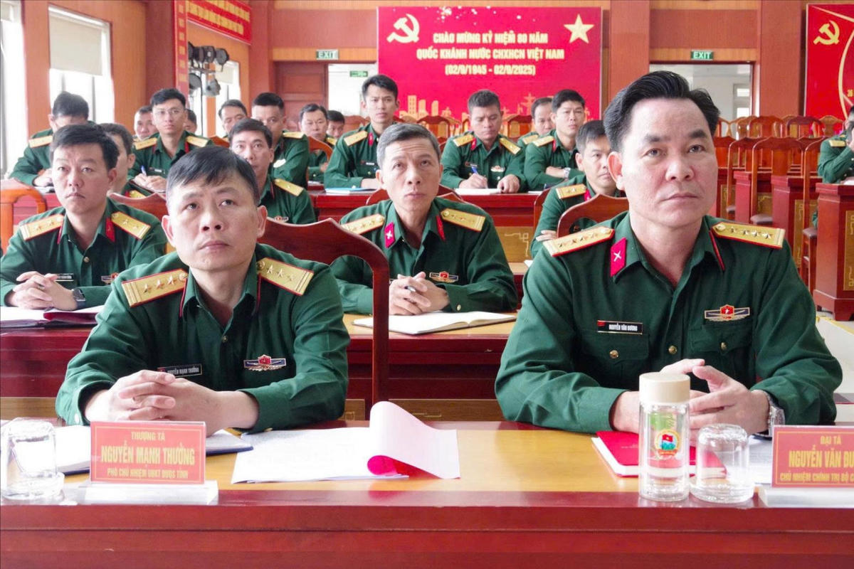 Thủ trưởng các phòng, ban đơn vị tham dự tại hội nghị.