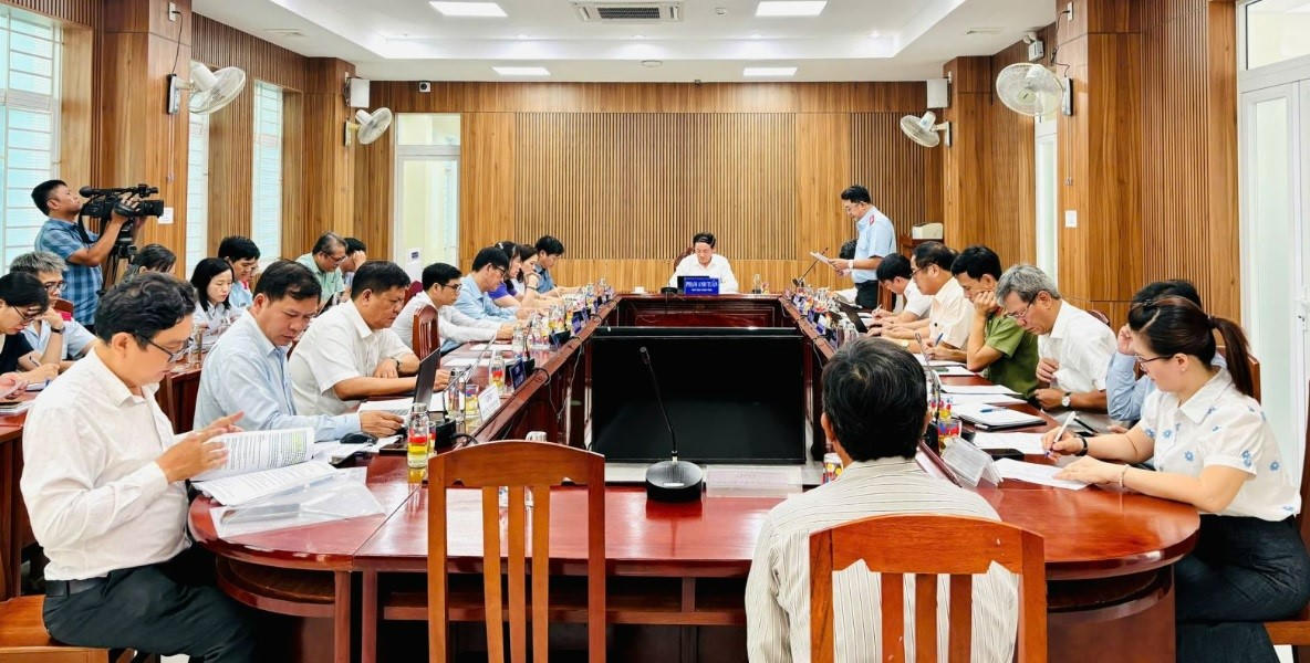 Quang cảnh họp xử lý các vụ khiếu nại, tố cáo, kiến nghị, phản ánh trên địa bàn tỉnh Gia Lai. Ảnh: ĐS.