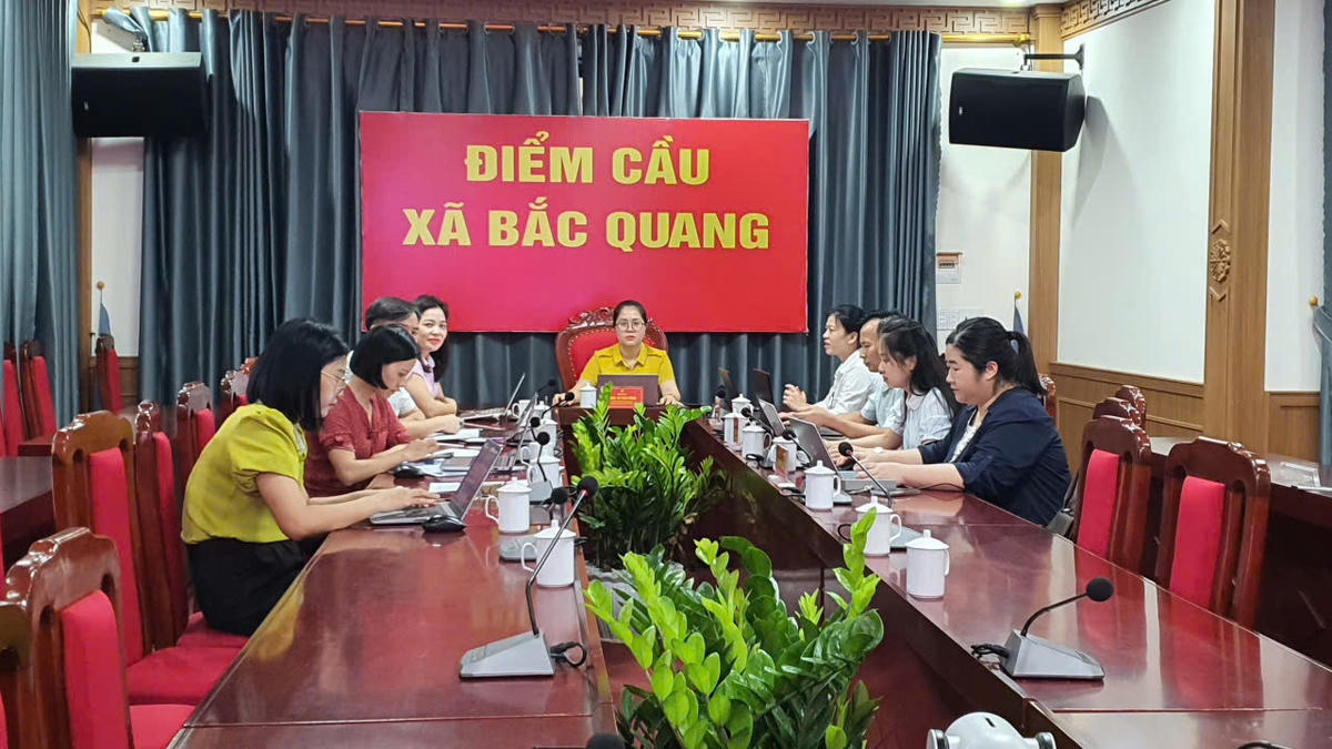 Các đại biểu dự Hội nghị tai điểm cầu xã Bắc Quang.