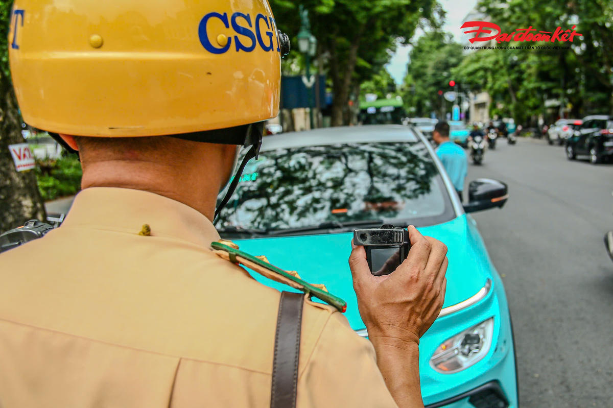 Từ ngày 15/6 đến 5/7/2026, trên các tuyến đăng ký triển khai mô hình, Đội CSGT đường bộ số 1 đã phát hiện, xử lý 76 trường hợp ô tô dừng, đỗ sai quy định, xử phạt hành chính hơn 43 triệu đồng.
