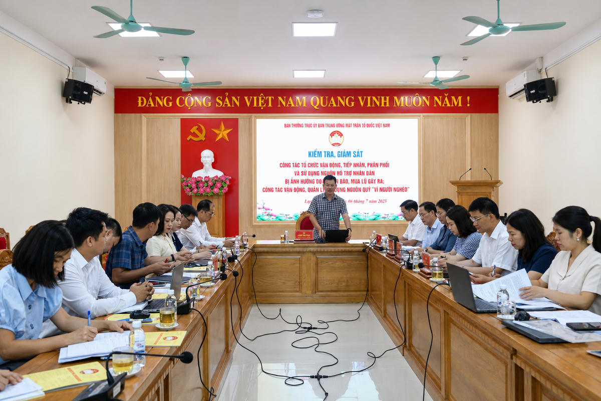 Quang cảnh buổi làm việc.