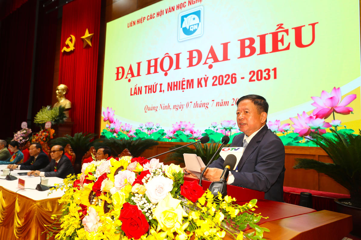 Phó Chủ tịch không chuyên trách UBTƯ MTTQ Việt Nam, Chủ tịch Liên hiệp các Hội Văn học Nghệ thuật Việt Nam Đỗ Hồng Quân phát biểu chỉ đạo tại Đại hội. Ảnh: Dương Phượng Đại.