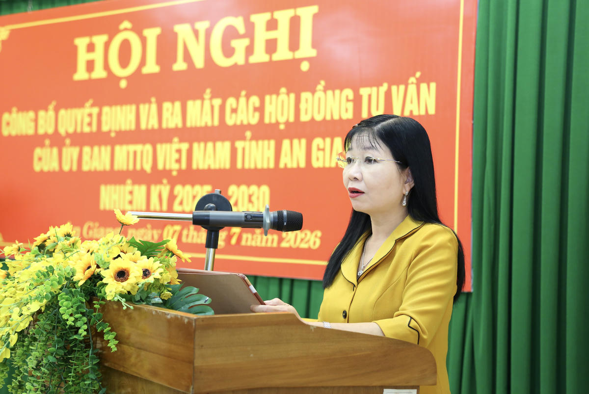 Bà Trần Thị Thanh Hương - Phó Bí thư Tỉnh ủy, Chủ tịch Ủy ban MTTQ Việt Nam tỉnh An Giang phát biểu tại hội nghị. Ảnh: Thanh Tiến