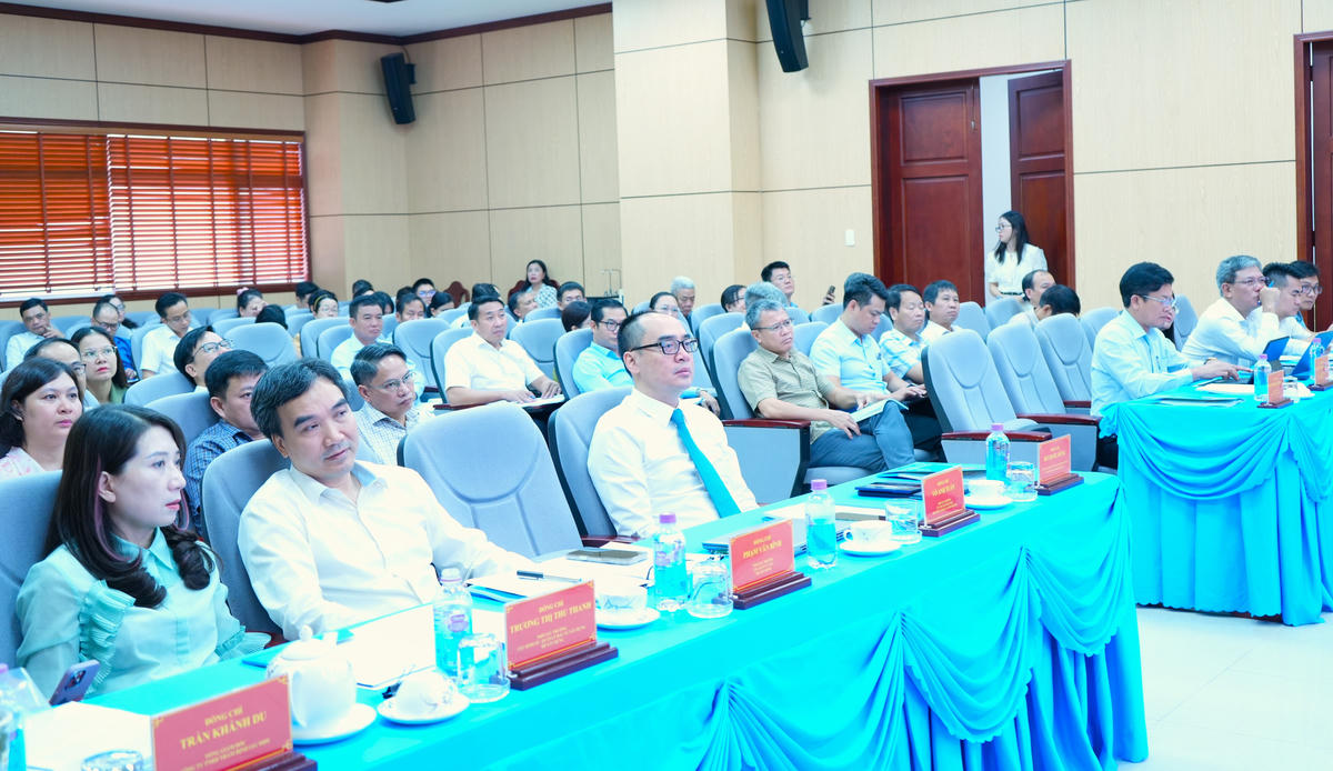 Các đại biểu dự tọa đàm