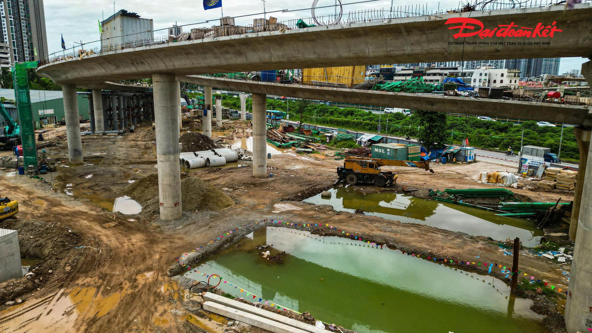 Nút giao gần 2.400 tỷ đồng ở cửa ngõ phía Tây Hà Nội dần lộ diện sau hơn một năm thi công