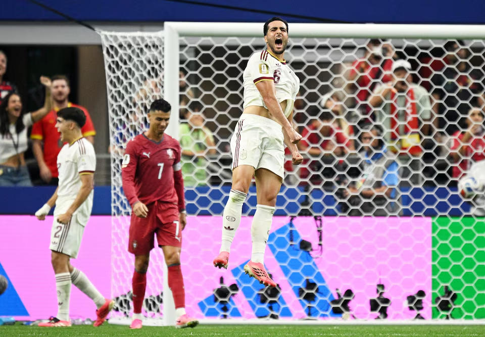 Mikel Merino của Tây Ban Nha ăn mừng sau bàn thắng duy nhất của trận đấu. Nguồn: Reuters.
