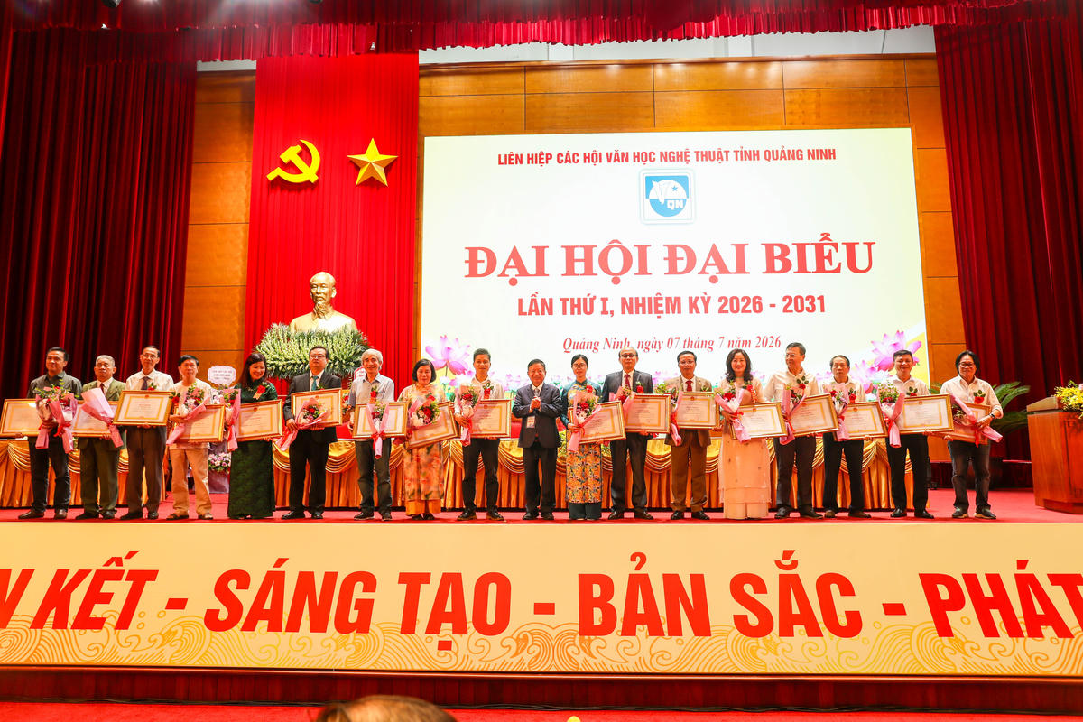 Nhiều cá nhân được nhận Bằng khen của Liên hiệp các Hội Văn học Nghệ thuật Việt Nam.