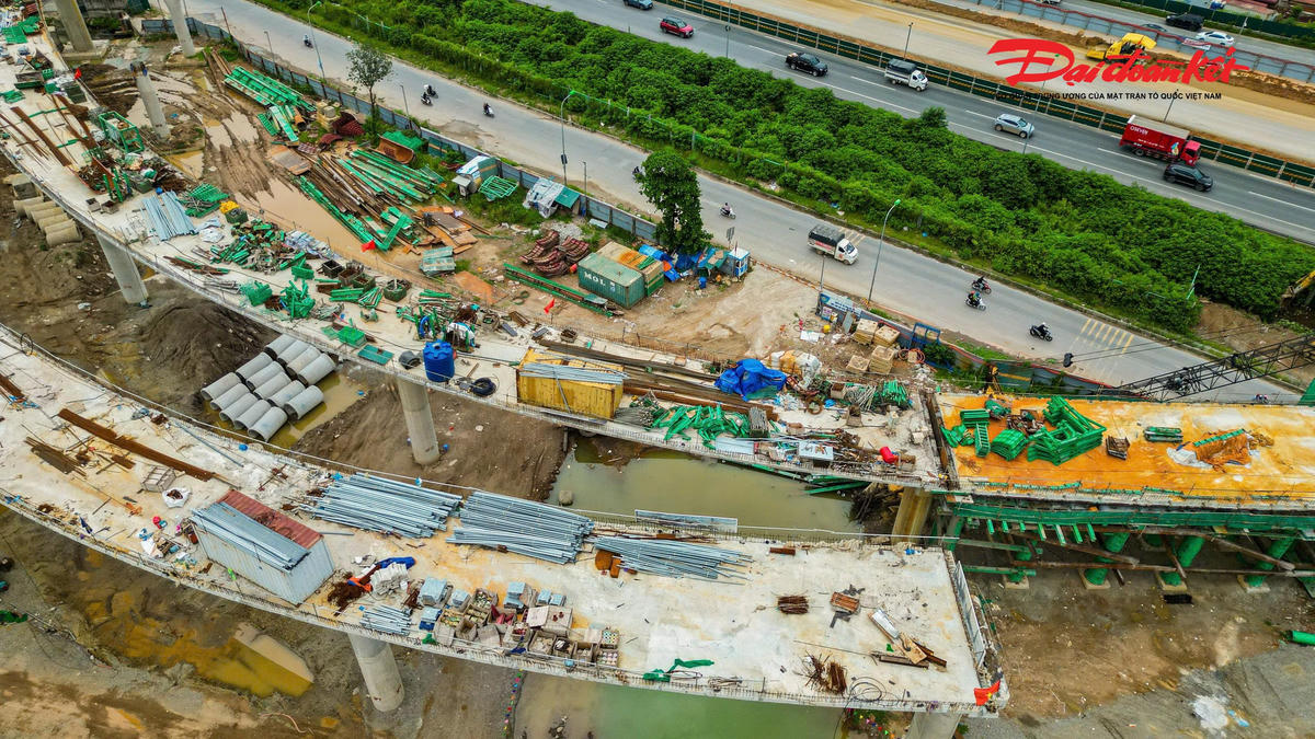 Nút giao gần 2.400 tỷ đồng ở cửa ngõ phía Tây Hà Nội dần lộ diện sau hơn một năm thi công