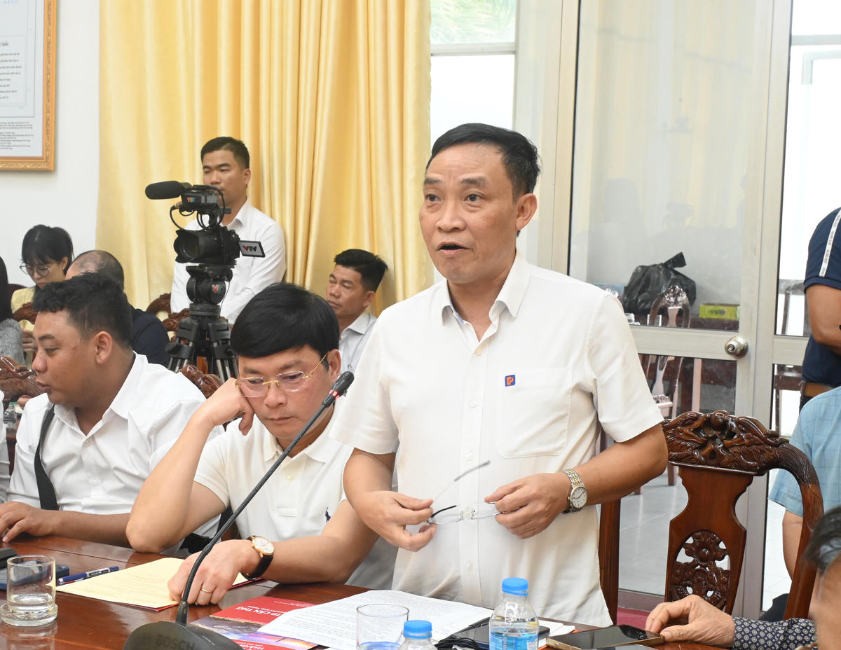 Ông Nguyễn Đăng Chinh, Giám đốc Công ty TNHH MTV Petrolimex Cần Thơ kiến nghị lãnh đạo TP tháo gỡ các vướng mắc pháp lý liên quan đến mục đích sử dụng đất tại một số cửa hàng xăng dầu được nhận chuyển nhượng từ khu vực tư nhân. Ảnh HT