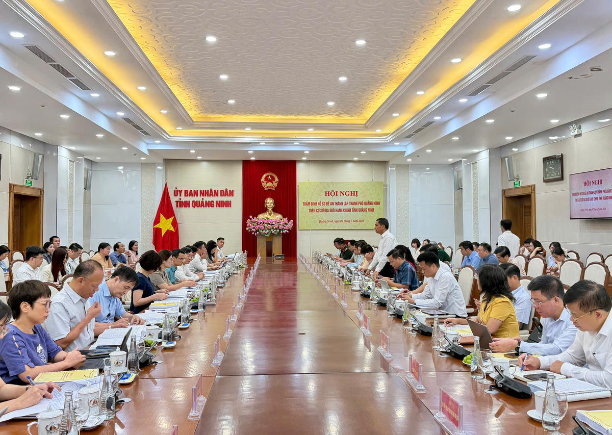 Quang cảnh buổi làm việc.