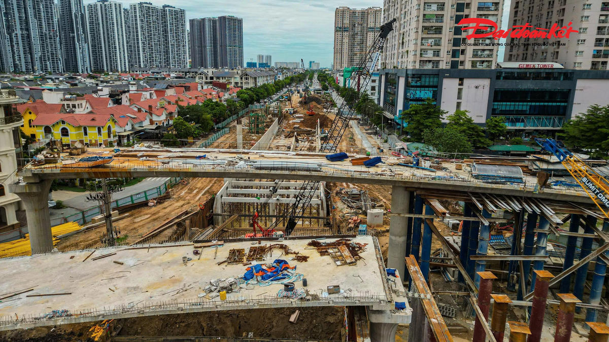 Nút giao gần 2.400 tỷ đồng ở cửa ngõ phía Tây Hà Nội dần lộ diện sau hơn một năm thi công