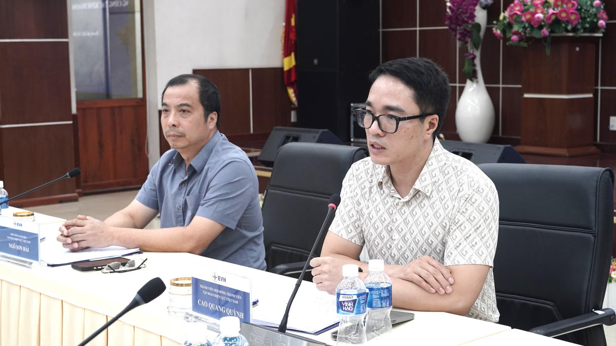 Ông Cao Quang Quỳnh – Thành viên HĐTV EVN phát biểu chỉ đạo Tọa đàm