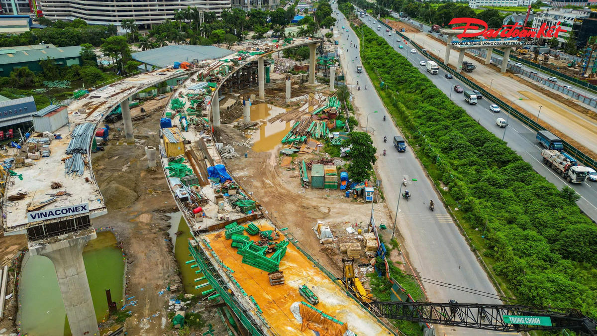 Nút giao gần 2.400 tỷ đồng ở cửa ngõ phía Tây Hà Nội dần lộ diện sau hơn một năm thi công
