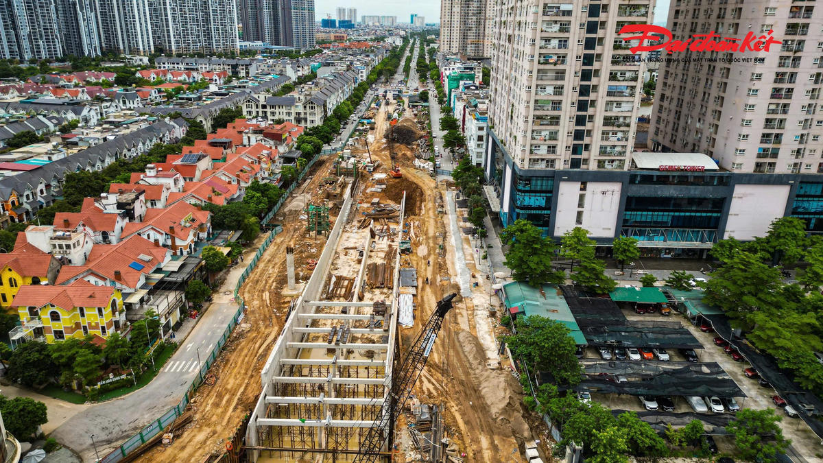 Nút giao gần 2.400 tỷ đồng ở cửa ngõ phía Tây Hà Nội dần lộ diện sau hơn một năm thi công