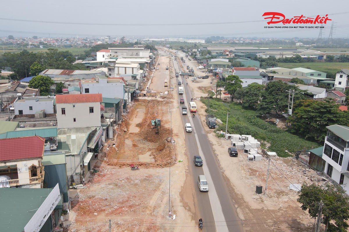 Trao đổi với Báo Đại Đoàn Kết sáng 8/7, ông Nguyễn Thế Chính, Phó Chỉ huy trưởng công trường (Công ty Long Thành) cho biết, việc đào sâu là yêu cầu bắt buộc theo hồ sơ thiết kế.