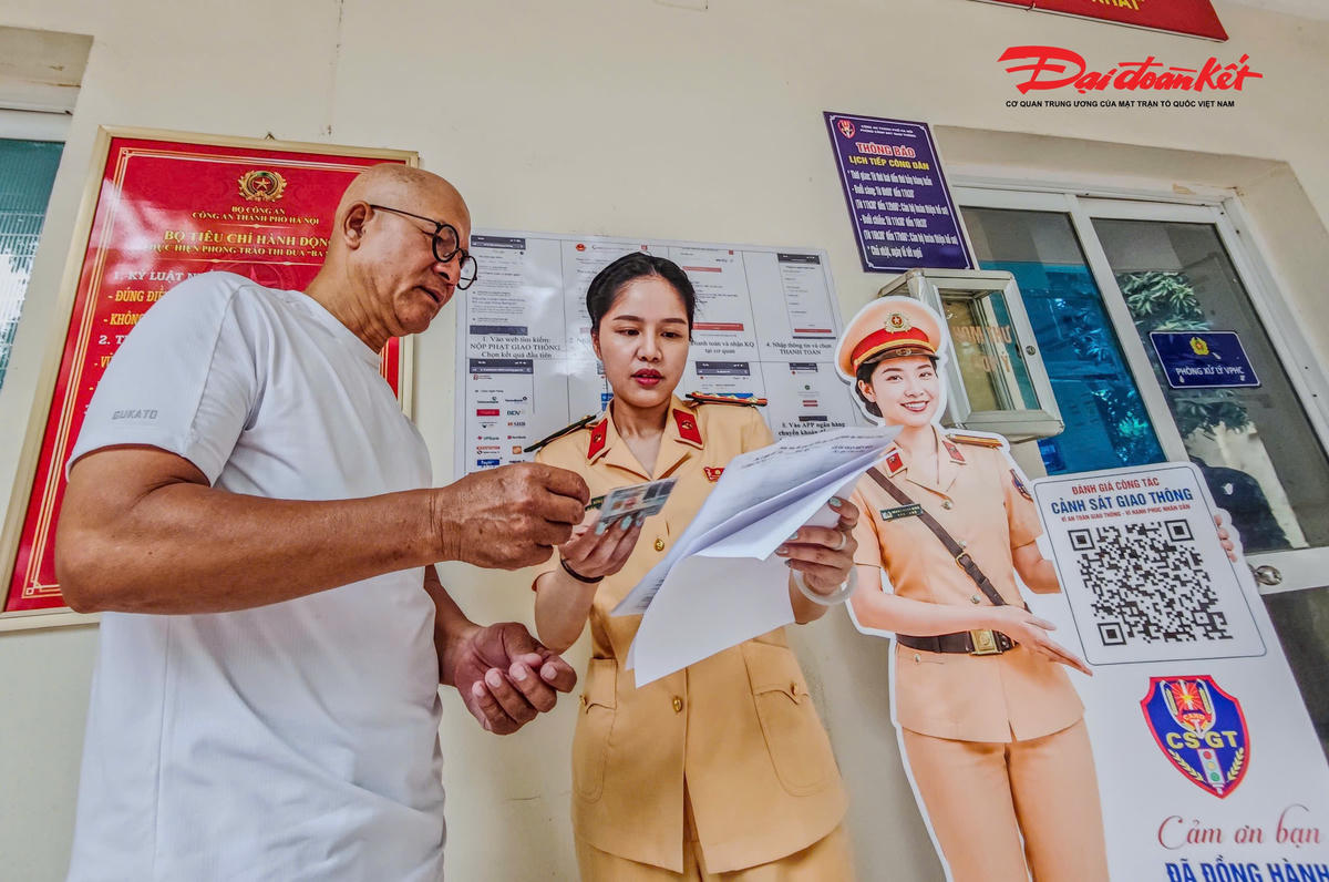 Sau khi hoàn tất thủ tục, người dân chỉ cần sử dụng điện thoại thông minh quét mã QR để truy cập phiếu khảo sát điện tử. Nội dung khảo sát tập trung vào các tiêu chí như thái độ phục vụ, thời gian giải quyết hồ sơ, tinh thần trách nhiệm, cách ứng xử của cán bộ tiếp dân cũng như chất lượng giải quyết thủ tục hành chính.